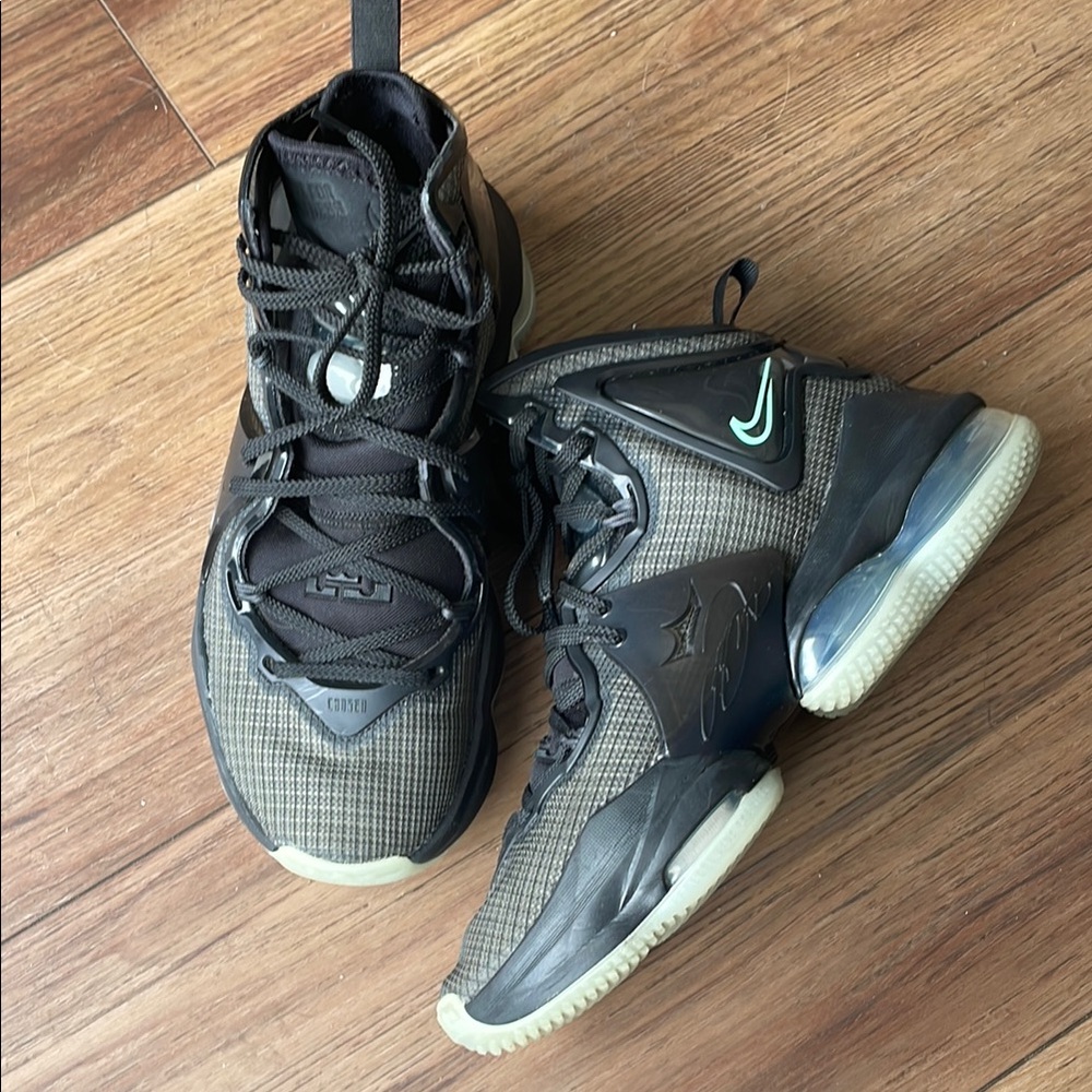 Nike Men's Black Athletic Shoes
